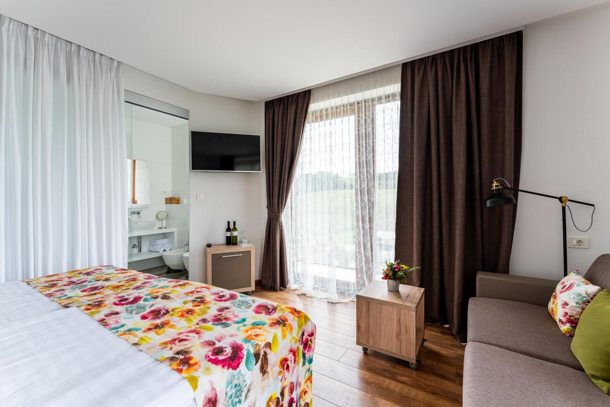 Bed&Breakfast Vinarija Coner Бьеловар Номер фото